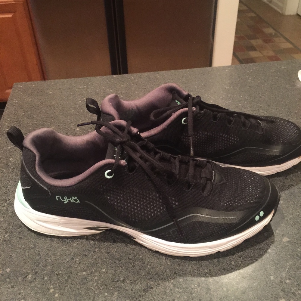 Sneakers - Picture 4 of 7